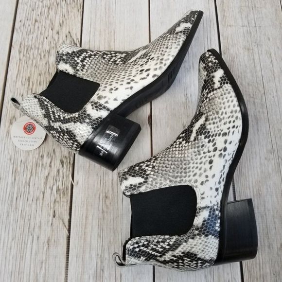 Waterproof Blondo Emelia Snakeskin Chelsea Booties Size 7 NWT - Picture 5 of 9
